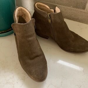 Apri Italian  shoemaker suede ankle boots with zipper on both sides size 6.5
